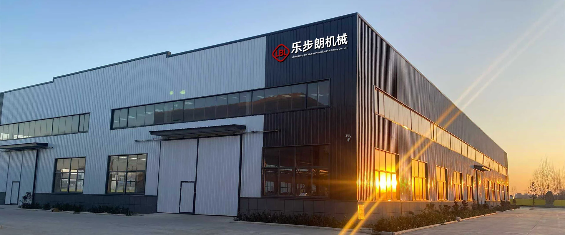 Nhà máy sản xuất máy móc nhôm treo tường Trung Quốc