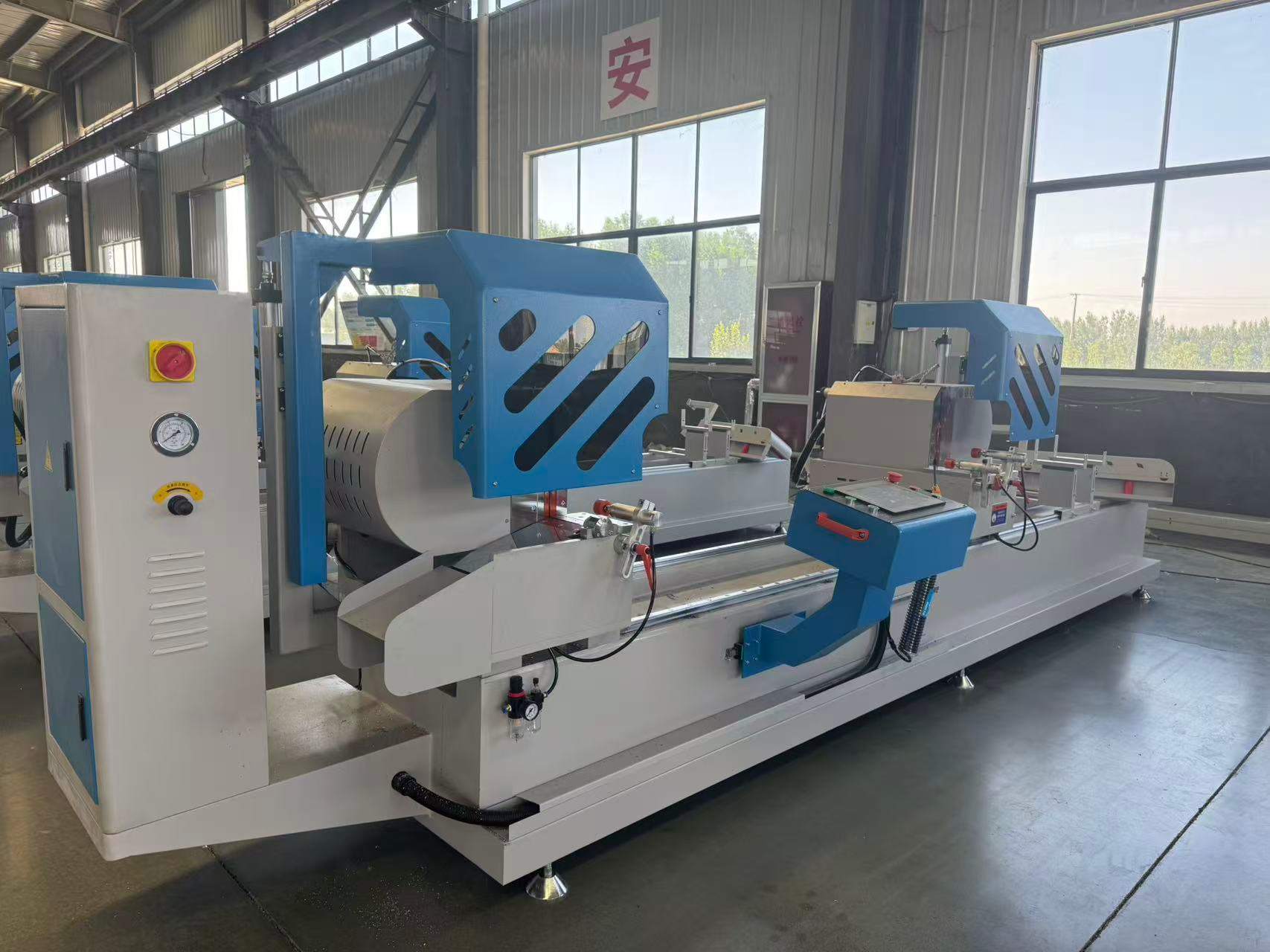Máy cưa cắt chính xác xoay bên trong hai đầu CNC 450mm (45°/90°)