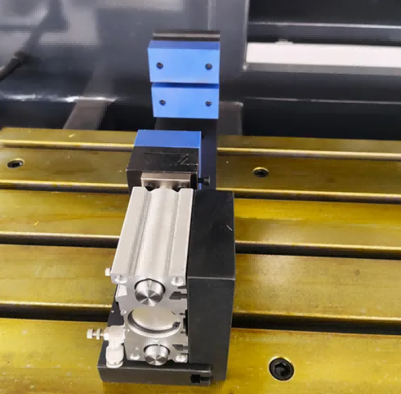 Trung tâm gia công CNC 4M với bộ thay dao tự động (ATC)