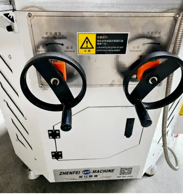 LZJ-100/3500 Alu một đầu. Máy ghép góc cửa sổ